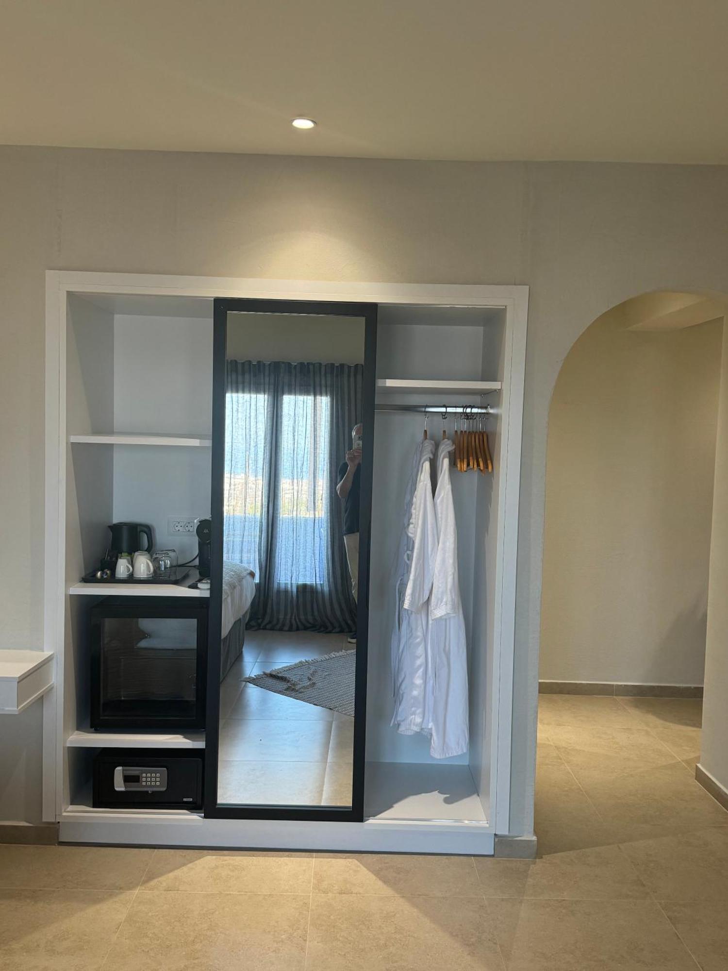 The Noverian Bios Santorini Boutique Hotel Fira  Pokoj fotografie