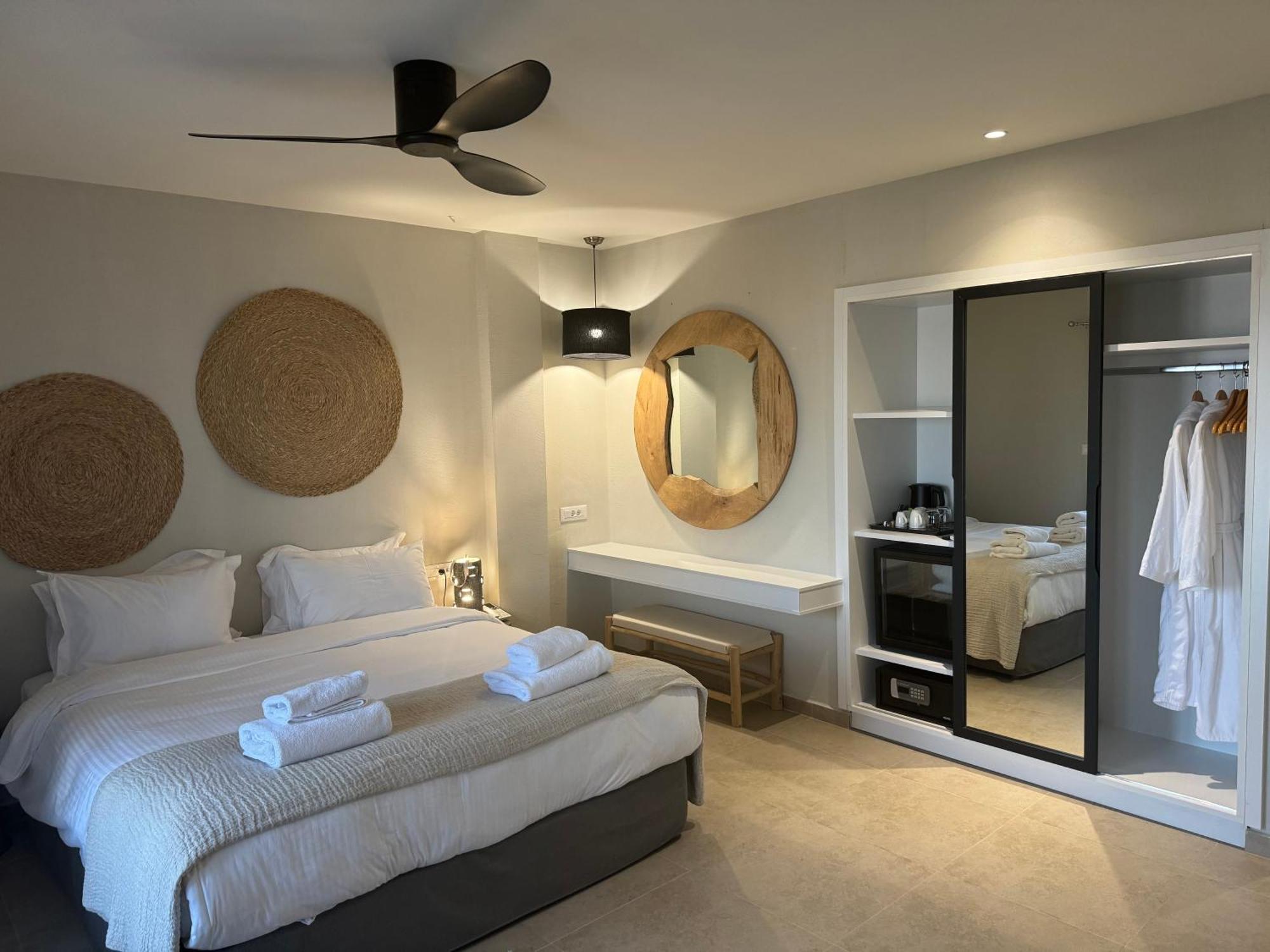 The Noverian Bios Santorini Boutique Hotel Fira  Pokoj fotografie